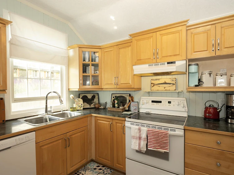 446 Central Avenue, Gibsons, BC, V0N 1V1 - 11