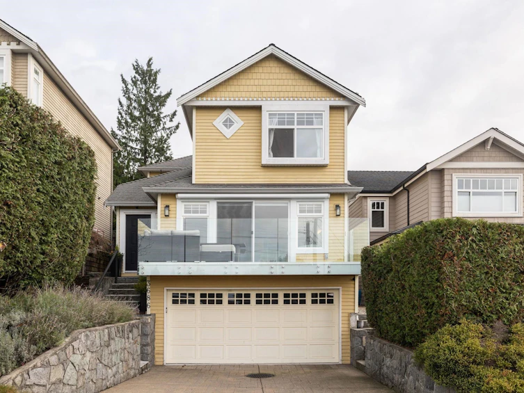 3686 Carnarvon Avenue, North Vancouver, BC, V7N 4L7 - 2