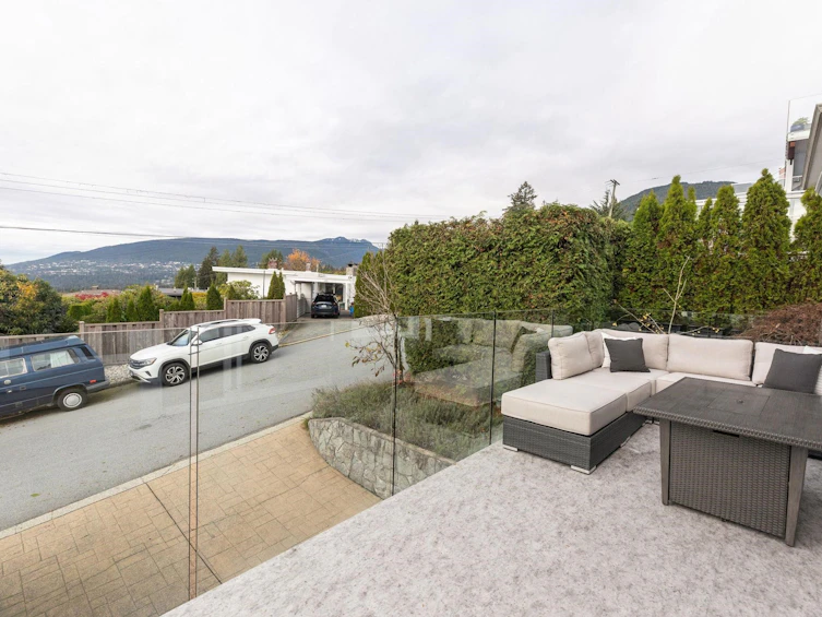 3686 Carnarvon Avenue, North Vancouver, BC, V7N 4L7 - 28