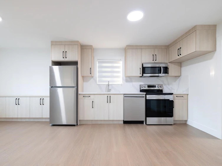 7867 Canada Way, Burnaby, BC, V3N 3K8 - 38