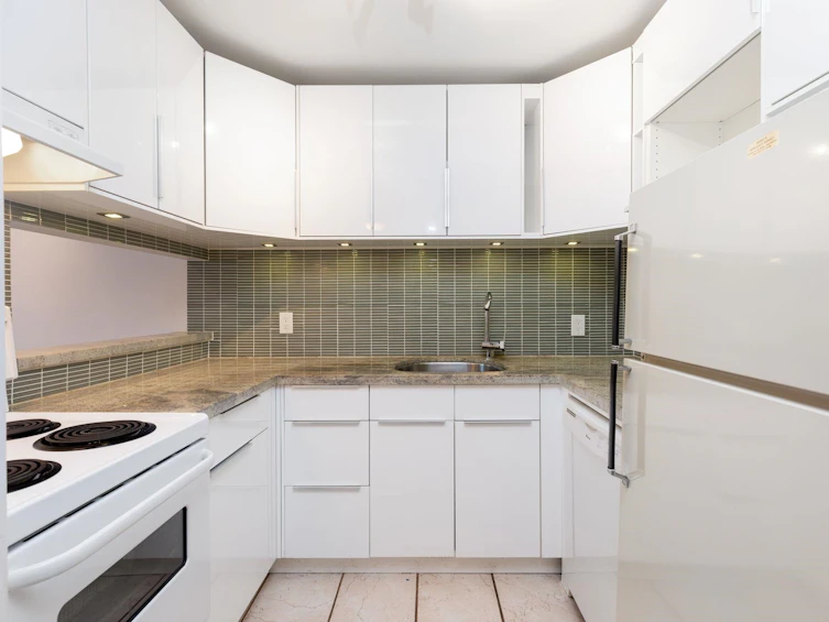 212-1350 Comox Street, Vancouver, BC, V6E 4E1 - 3