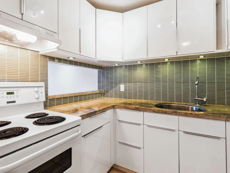 212-1350 Comox Street, Vancouver, BC, V6E 4E1 - 4