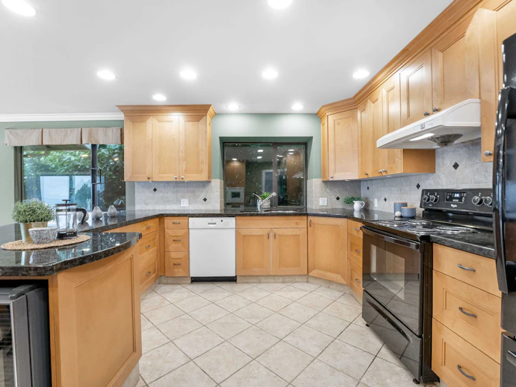 13209 Marine Drive, Surrey, BC, V4A 1E6 - 13