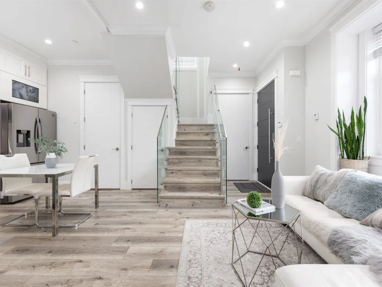 250 E 54th Avenue, Vancouver, BC, V5X 1K9 - 4