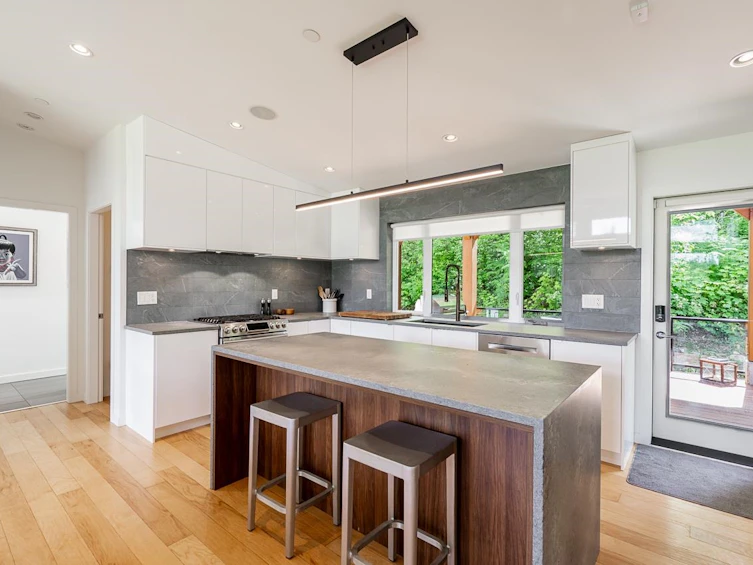 33740 Darbyshire Drive, Mission, BC, V2V 7E1 - 3