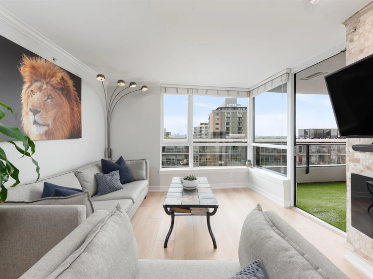 601-160 W 3rd Street, North Vancouver, BC, V7M 0A9 - 2