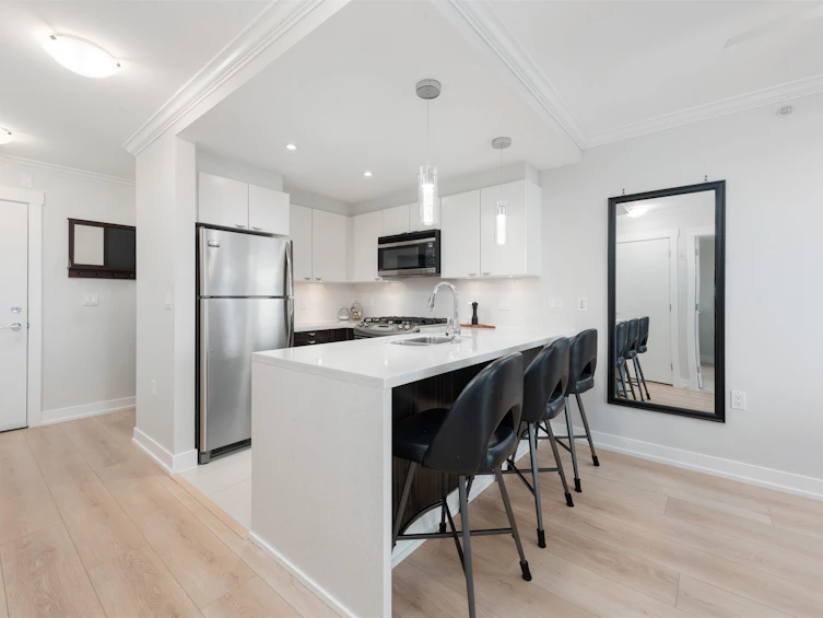 601-160 W 3rd Street, North Vancouver, BC, V7M 0A9 - 5