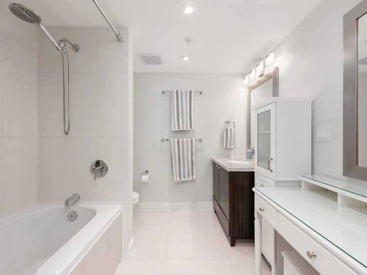 601-160 W 3rd Street, North Vancouver, BC, V7M 0A9 - 11