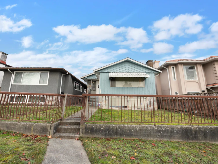 4445 Parker Street, Burnaby, BC, V5C 3C7 - 3