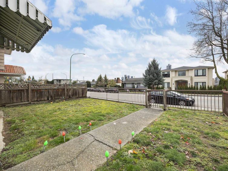 4445 Parker Street, Burnaby, BC, V5C 3C7 - 10