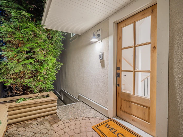 15549 Columbia Avenue, Surrey, BC, V4B 1K5 - 5
