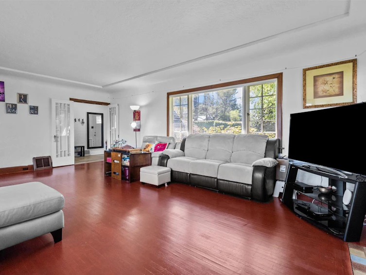 2516 Courtenay Street, Vancouver, BC, V6R 3X3 - 5