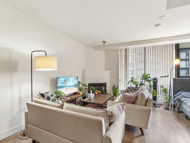 1014-175 W 1st Street, North Vancouver, BC, V7M 3N9 - 2