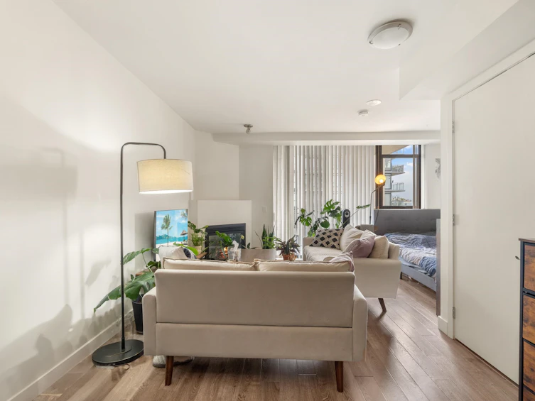 1014-175 W 1st Street, North Vancouver, BC, V7M 3N9 - 3