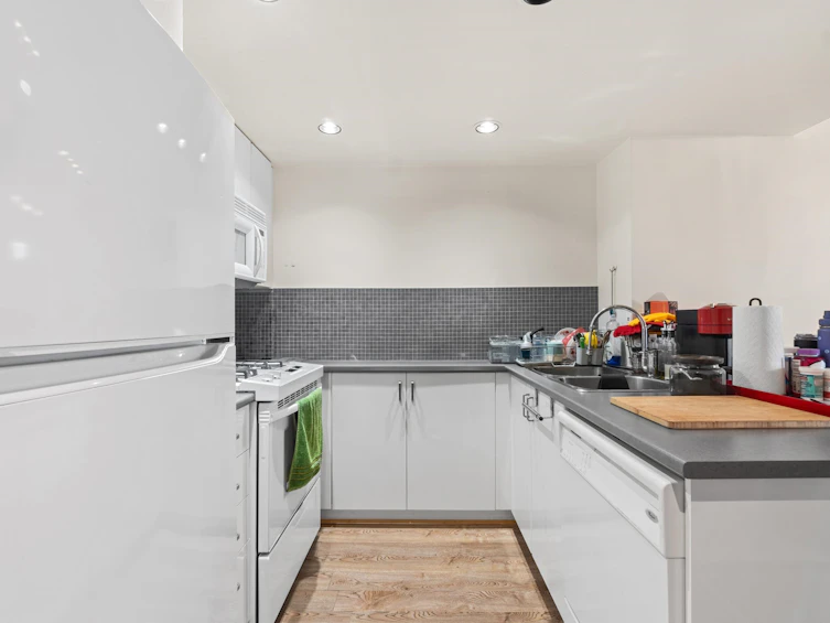 1014-175 W 1st Street, North Vancouver, BC, V7M 3N9 - 5