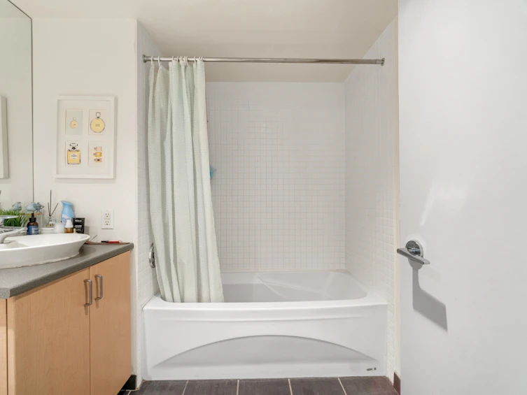1014-175 W 1st Street, North Vancouver, BC, V7M 3N9 - 10