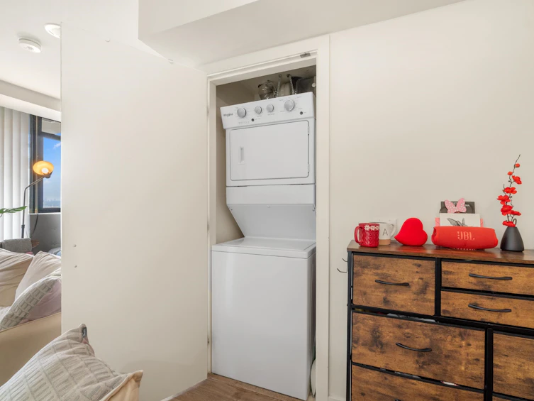 1014-175 W 1st Street, North Vancouver, BC, V7M 3N9 - 11