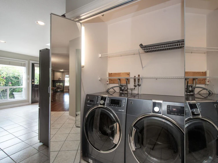 6890 Cedar Rose Court, Burnaby, BC, V5J 5J7 - 31