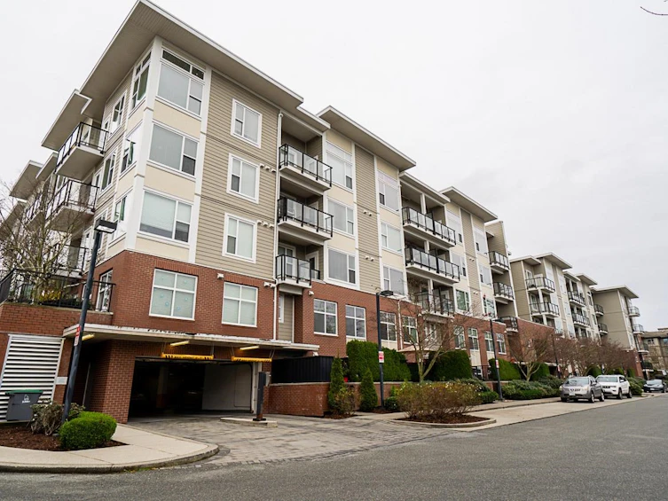 325-15956 86a Avenue, Surrey, BC, V4N 6N8 - 2