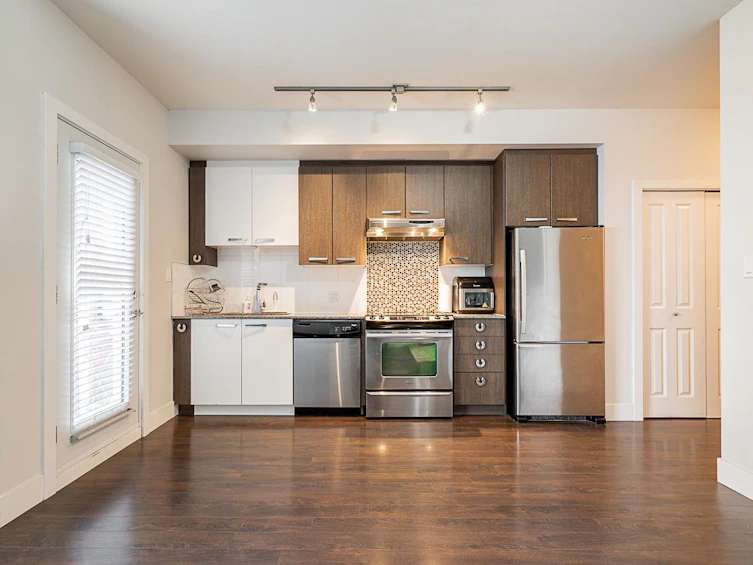 325-15956 86a Avenue, Surrey, BC, V4N 6N8 - 4