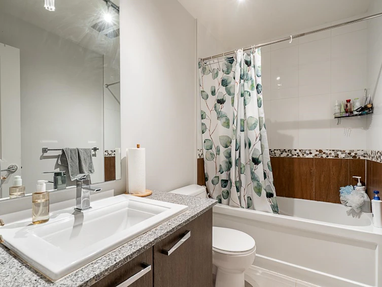 325-15956 86a Avenue, Surrey, BC, V4N 6N8 - 15
