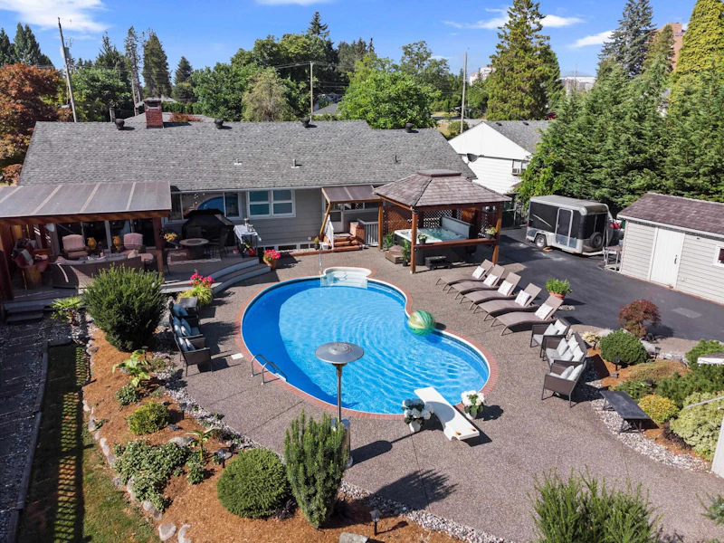 22070 Cliff Avenue, Maple Ridge BC V2X 2L2