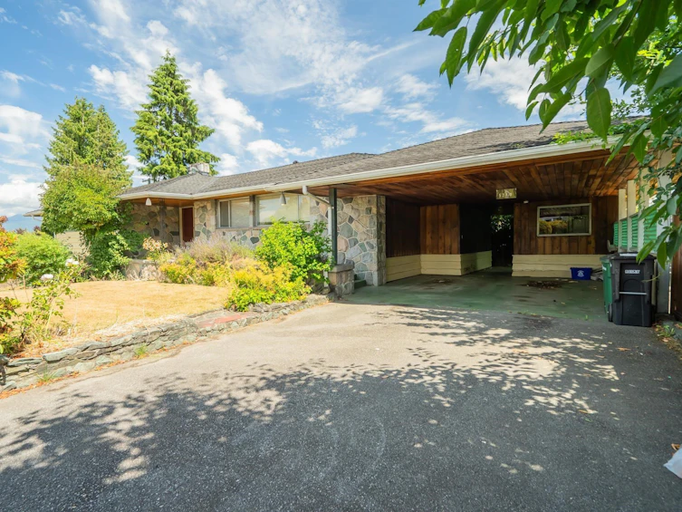 5240 Halley Avenue, Burnaby, BC, V5H 2P8