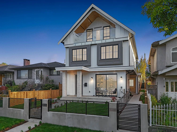 2-3260 Graveley Street, Vancouver, BC, V5K 3K9