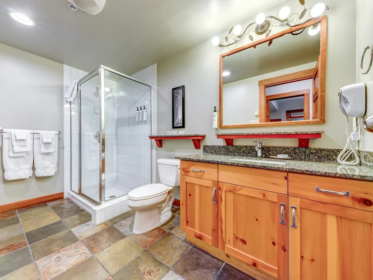 224C-2036 London Lane, Whistler, BC, V8E 0N7 - 13