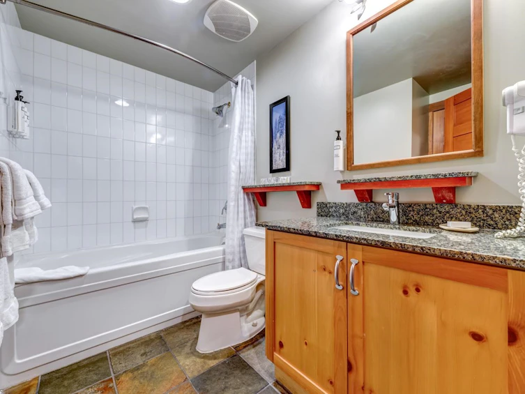 224C-2036 London Lane, Whistler, BC, V8E 0N7 - 16
