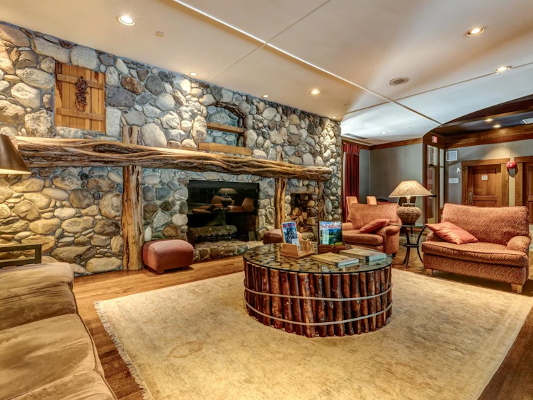 224C-2036 London Lane, Whistler, BC, V8E 0N7 - 18