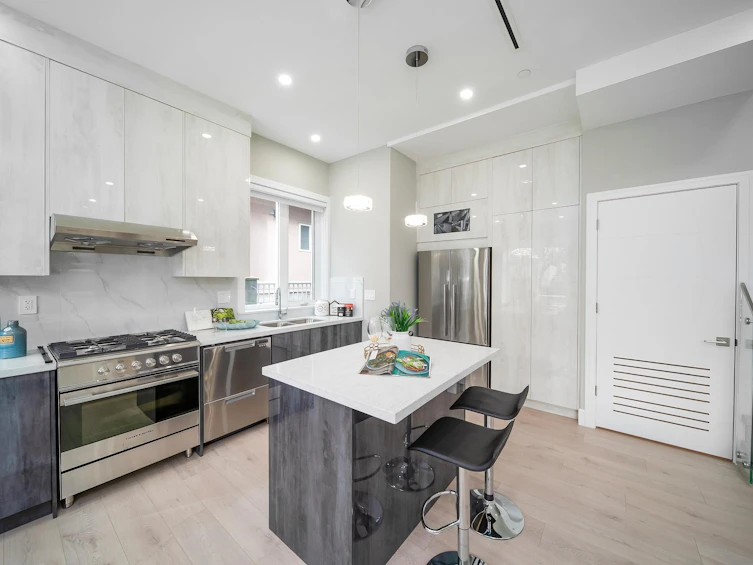 5352 Lanark Street, Vancouver, BC, V5P 2Y1 - 4