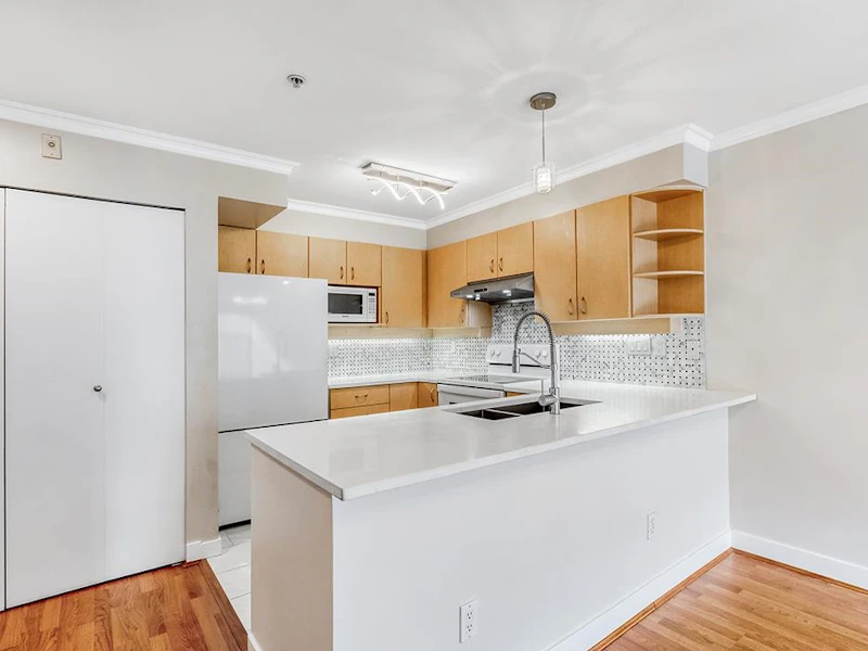 206 - 7038 21st Avenue, Burnaby BC V5E 2Y9