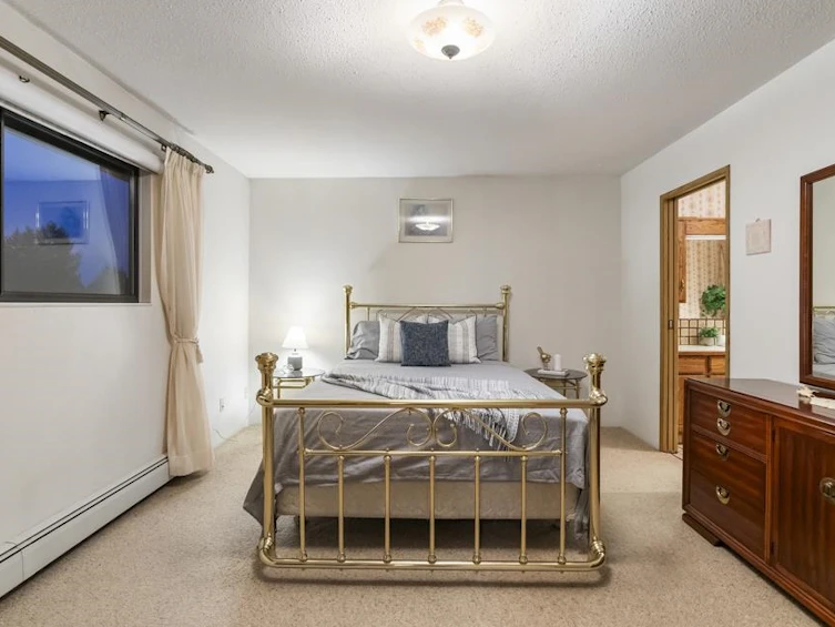 14242 101a Avenue, Surrey, BC, V3T 5K2 - 17