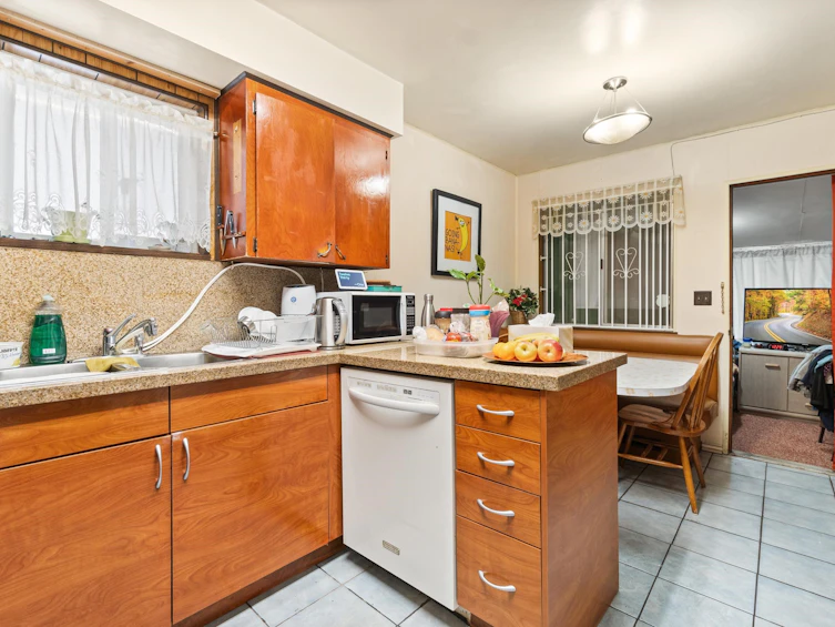 2545 E 29th Avenue, Vancouver, BC, V5R 1V2 - 7