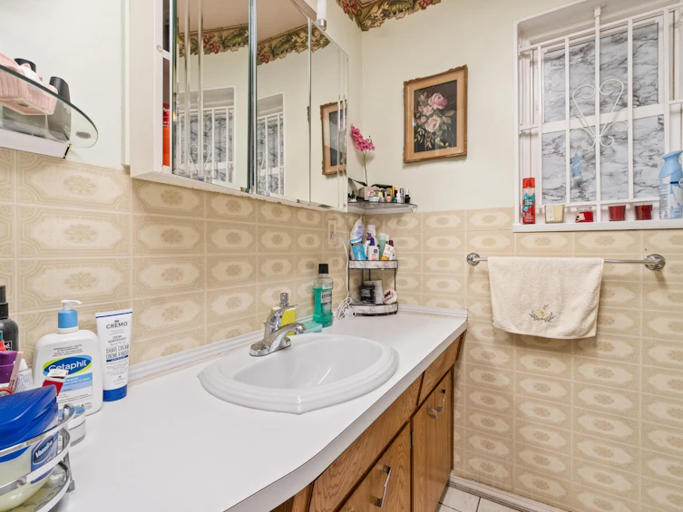 2545 E 29th Avenue, Vancouver, BC, V5R 1V2 - 14