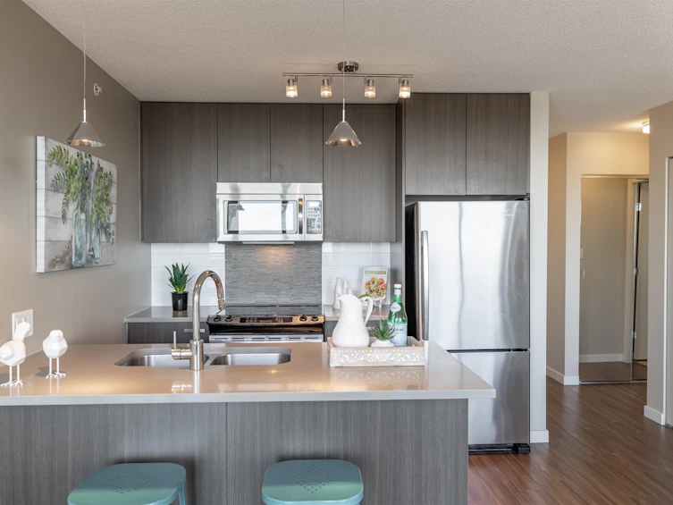 2215-13325 102a Avenue, Surrey, BC, V3T 0J5