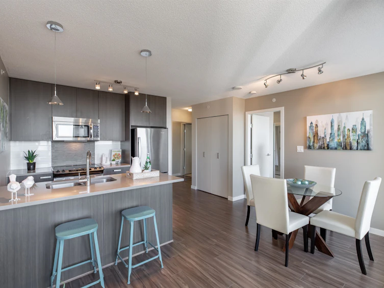 2215-13325 102a Avenue, Surrey, BC, V3T 0J5 - 5