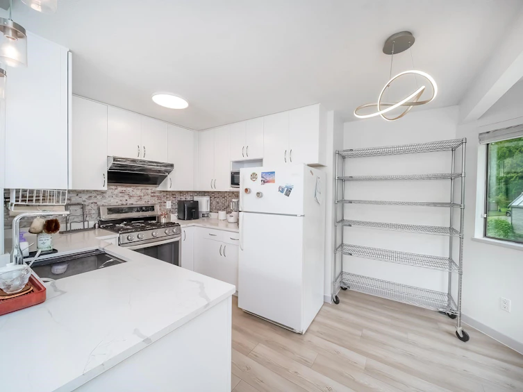 8566 Flowering Place, Burnaby, BC, V5A 4B4 - 7