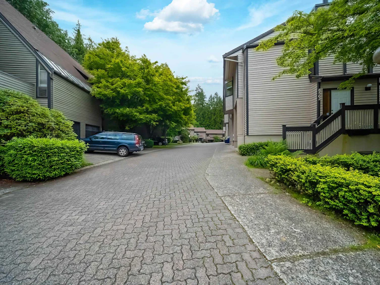 8566 Flowering Place, Burnaby, BC, V5A 4B4 - 21