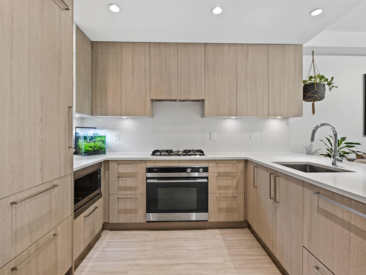 101-733 E 3rd Street, North Vancouver, BC, V7L 1G8 - 2
