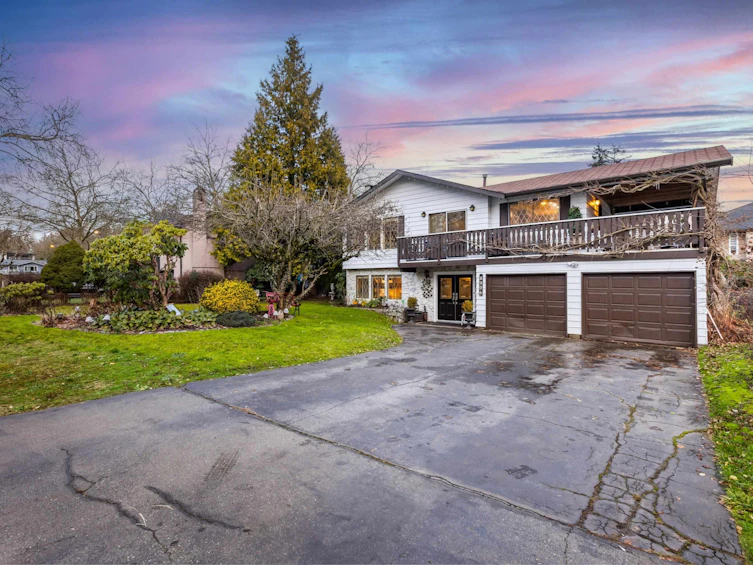 8906 Edinburgh Drive, Surrey, BC, V3V 7C2 - 2