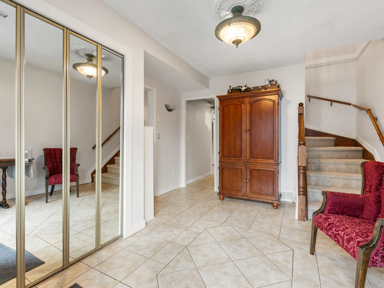 8906 Edinburgh Drive, Surrey, BC, V3V 7C2 - 6