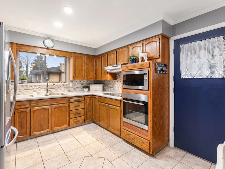8906 Edinburgh Drive, Surrey, BC, V3V 7C2 - 12