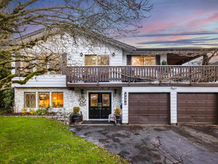 8906 Edinburgh Drive, Surrey, BC, V3V 7C2 - 4