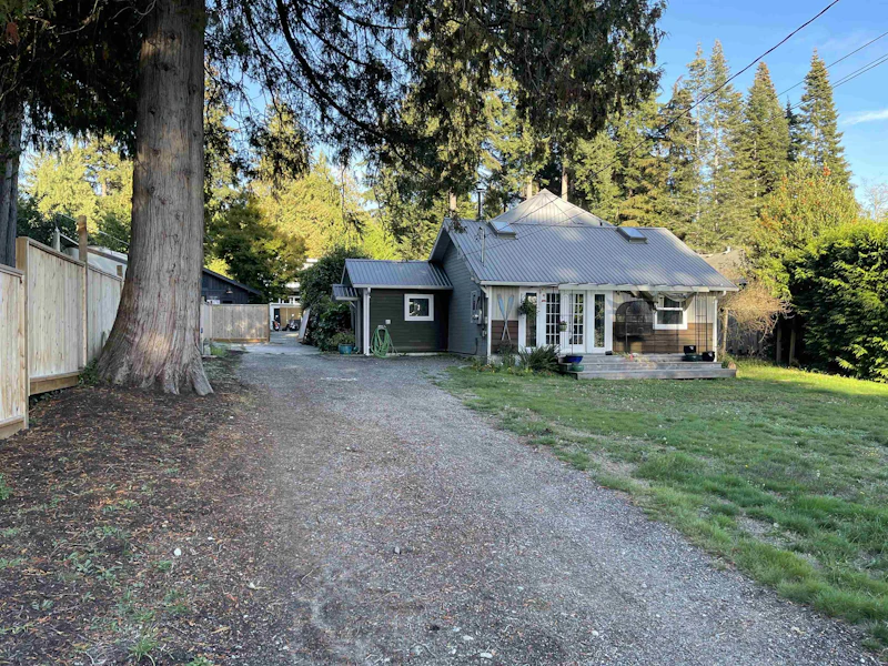 8098 Redrooffs Road, Halfmoon Bay BC