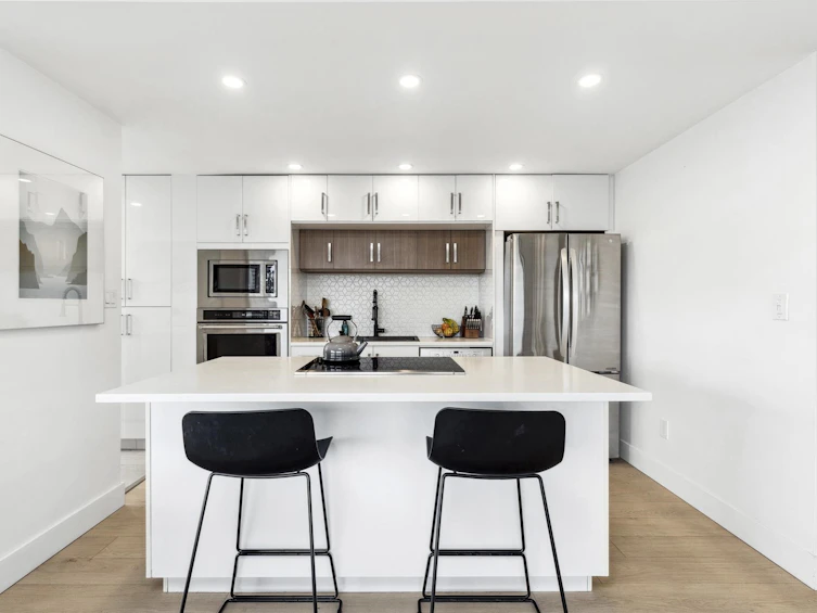 1003-140 E Keith Road, North Vancouver, BC, V7L 4M9 - 3