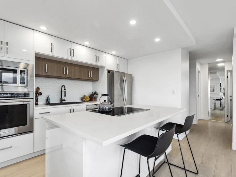 1003-140 E Keith Road, North Vancouver, BC, V7L 4M9 - 4