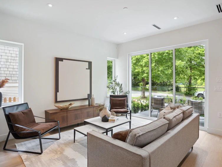 36 E 37th Avenue, Vancouver, BC, V5W 1E2 - 2