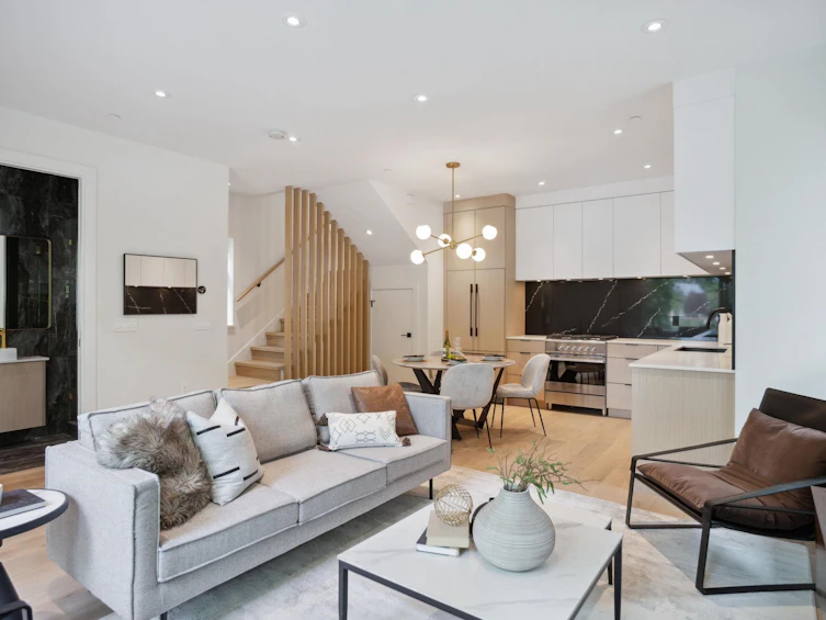 36 E 37th Avenue, Vancouver, BC, V5W 1E2 - 3